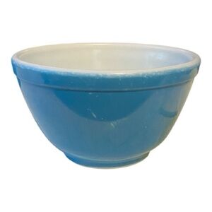 Vintage Pyrex nesting bowl- primary blue